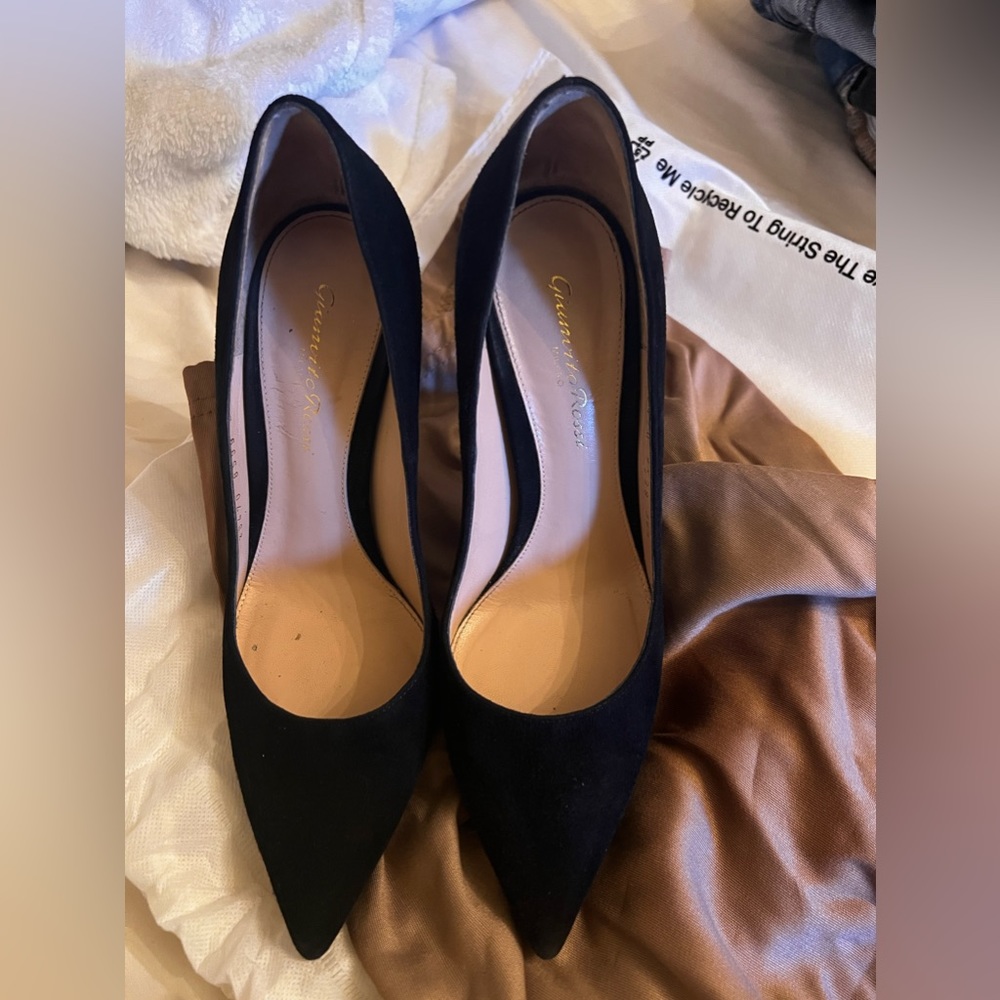 Gianvito Rossi pointy toe pump